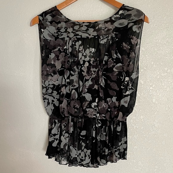 Express - Sleeveless Gray Floral Top - Size S/P - Picture 5 of 6
